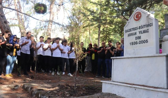 Alanya'da 'Arıkan Hoca' kabri başında dualarla anıldı