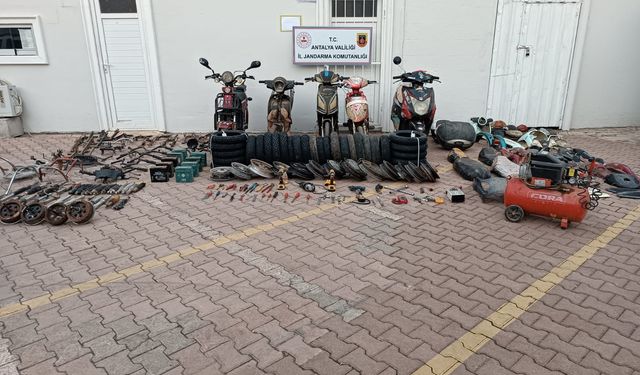 Antalya'da çalınan motosiklet parçaları ele geçirildi