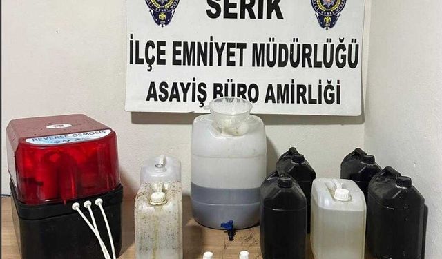 Antalya'da kaçak alkol ve kumar baskını