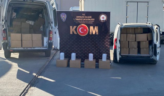 Antalya'nın ilçelerine kaçakçılık operasyonu: 19 gözaltı