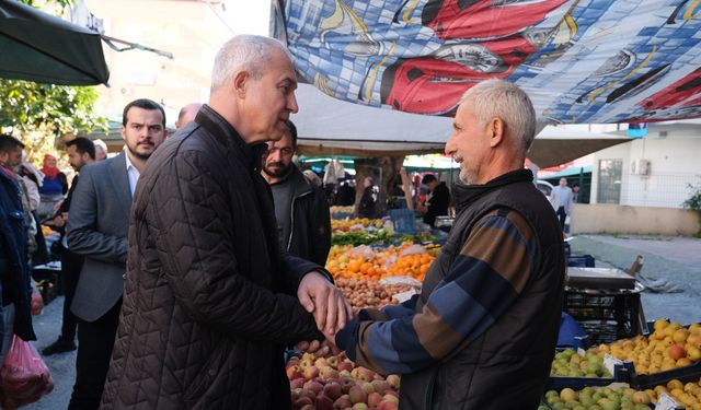 Osman Tarık Özçelik pazar esnafını ziyaret etti