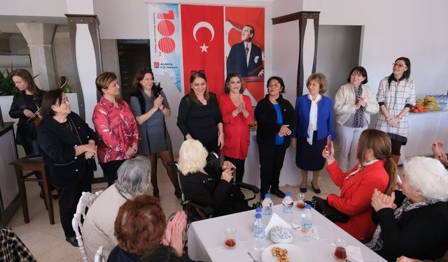 CHP’li kadınlardan Osman Tarık Özçelik'e tam destek