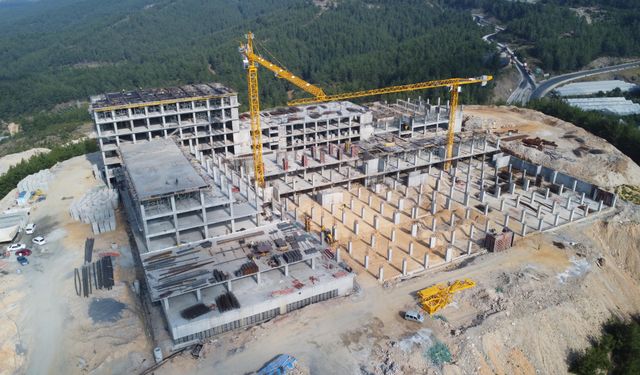 Alanya'nın yeni devlet hastanesi inşaatı hızla yükseliyor
