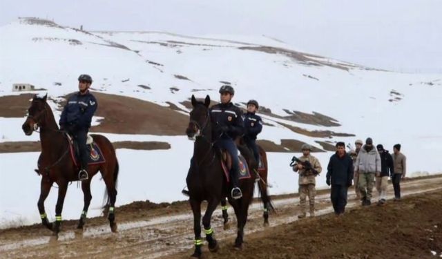 İçişleri 4 ilde kaçak operasyonu: 63 göçmen yakalandı