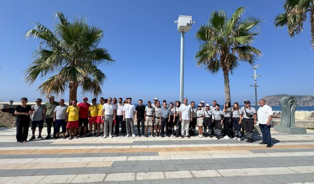 Alanya'da güvenlik görevlilerine ve cankurtaranlara teşekkür plaketi