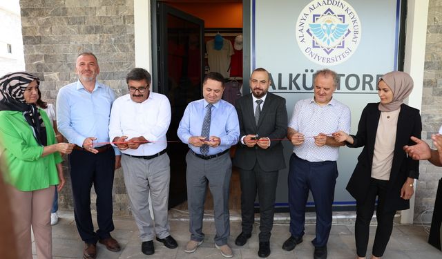 ALKÜ Store birbirinden renkli ürünlerle açıldı