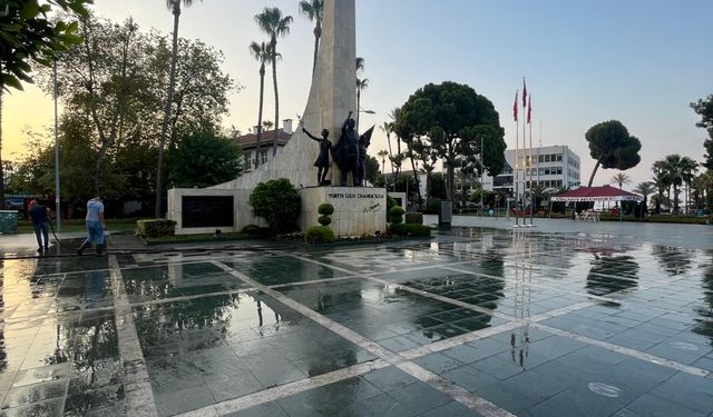 Alanya Atatürk Anıtı ve meydan temizlendi