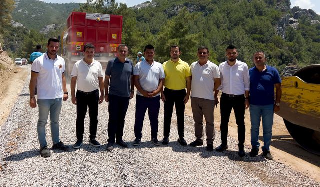 Alanya'nın 4 mahallesini bağlayan yolda asfalt çalışması