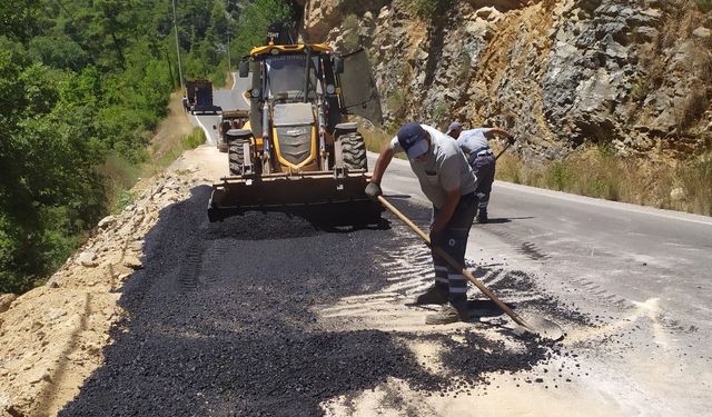 Alanya’nın kırsal yollarında asfalt bakımı