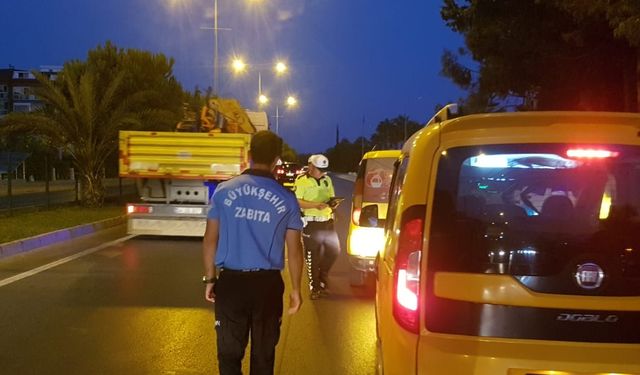 Alanya’da trafik denetimleri gece gündüz sürüyor