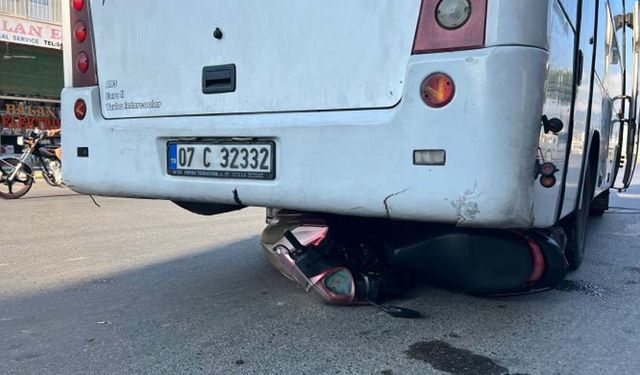 Alanya’da midibüs ile motosiklet çarpıştı: 1 yaralı