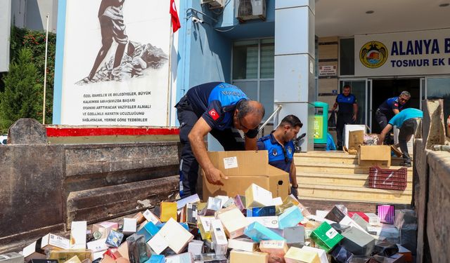 Alanya’da binlerce şişe sahte parfümü imha edildi