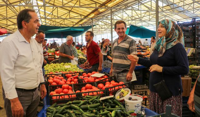 Başkan Yılmaz pazar esnafını ziyaret etti