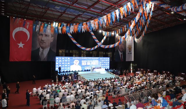 Mehmet Şarani Tavlı, AK Parti Alanya İlçe Başkanlığına yeniden seçildi