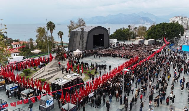 Atatürk Antalya'da saygıyla anıldı