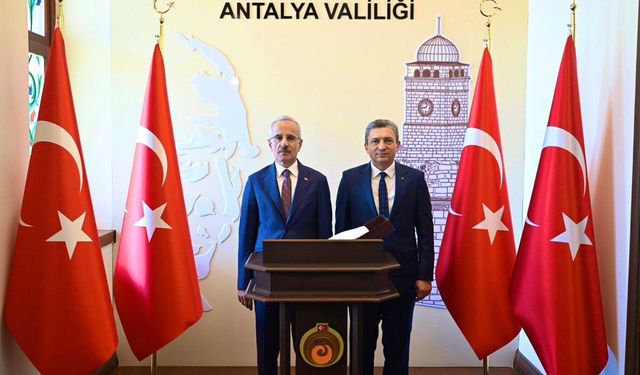 Bakan Uraloğlu, Antalya Valiliği’ni ziyaret etti