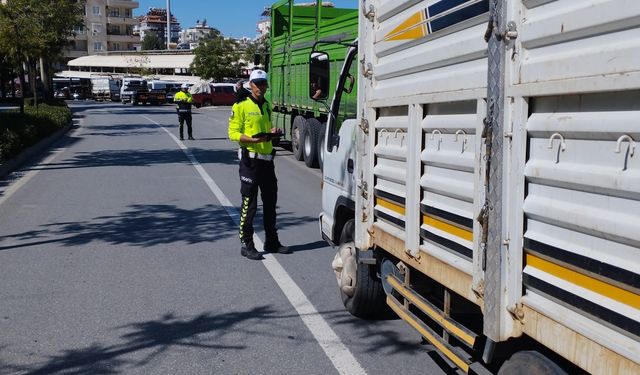 Alanya’da yük araçlarına ceza yağdı