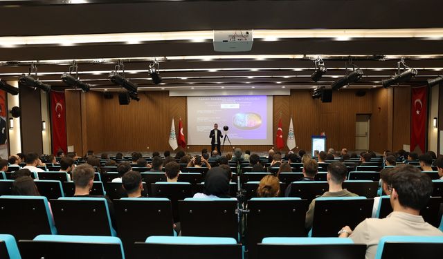 ALKÜ’de uzman isimler öğrencilerle buluştu