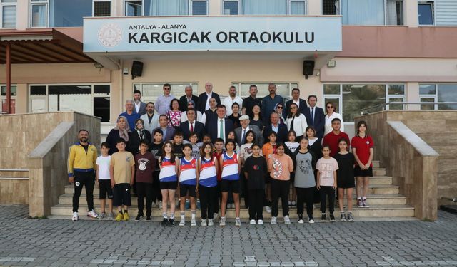 Alanya'da hayırseverin mirası: Kargıcak Ortaokulu’na modern kütüphane