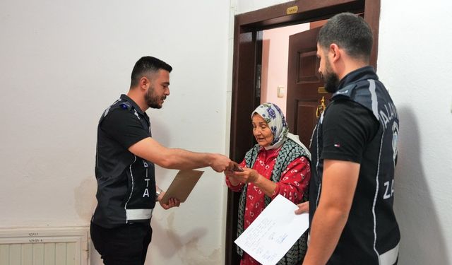 Alanya'da kaybettiği cüzdanını zabıta teslim etti