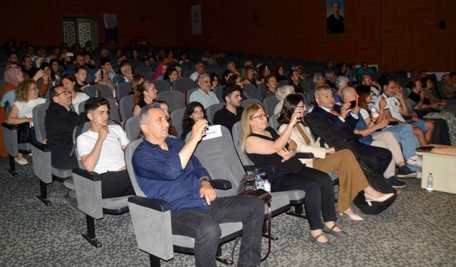 Antalya’da türkü şöleni: Bahar konseri coşkuyla geçti