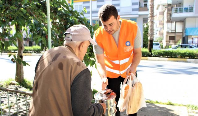 Aşevi ihtiyaç sahiplerinin yanında olmaya devam ediyor