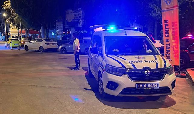 Polisi görünce motosikleti bırakıp kaçtılar
