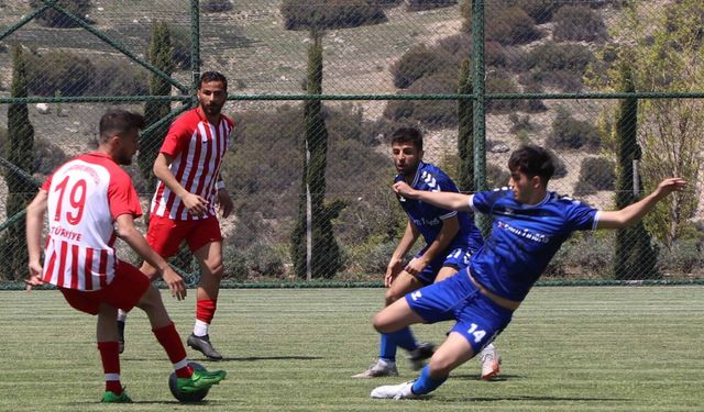 Üniversiteliler futbolda kozlarını paylaşıyor