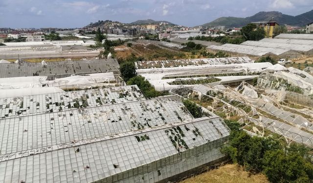 Antalya’da dolu ve hortum felaketi: Seralar yıkıldı