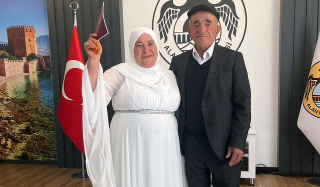 Alanya'da 45 yıllık aşk nikâhla taçlandı