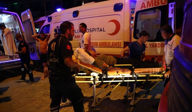 Alanya’da otelin bodrum katında çıkan yangında yüzlerce turist tahliye edildi
