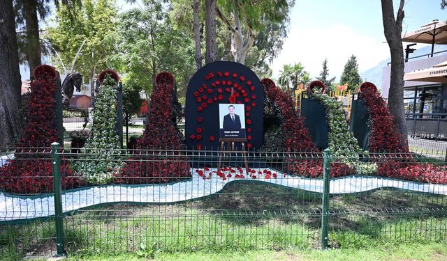 Kemer'de Başkan Zeyrek için anma alanı