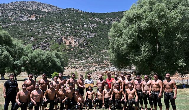 Okulu altın kemer için hazır