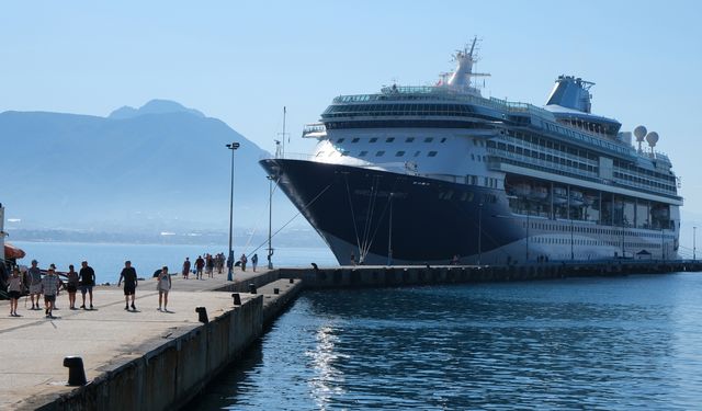 Alanya’ya İngiliz turist akını: Marella Discovery 2 limana demirledi