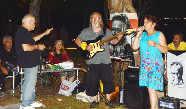 Antalya’da Dolunay’da şiir ve müzik coşkusu