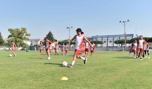 Kepez'de çocuklar sporla gelişiyor