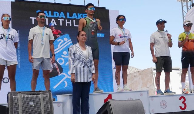 Salda Gölü'nde Triatlon heyecanı