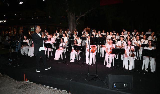 Antalya'da sokak hayvanları yararına konser