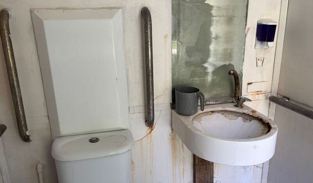 Antalya'da kadınlar plajındaki kirlilik ve bakımsızlığa tepki
