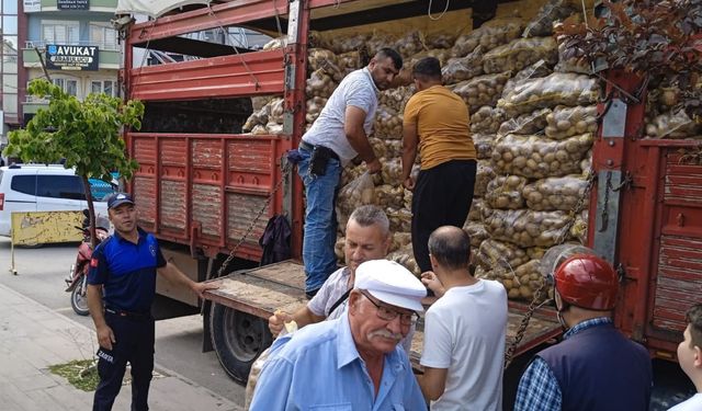 20 ton patatesi ücretsiz dağıttı