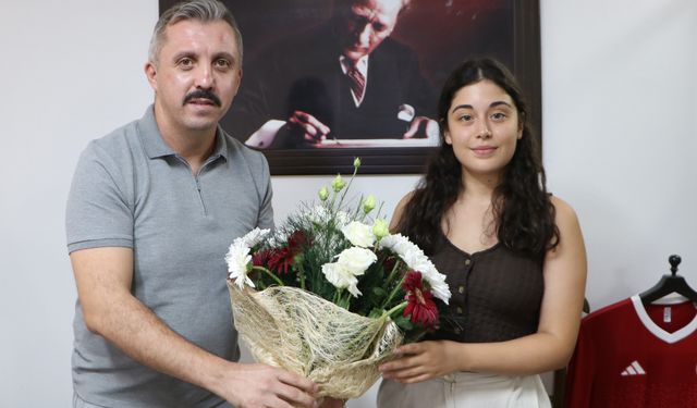 Başarılı öğrenciler Kaymakam Solmaz'ı ziyaret etti