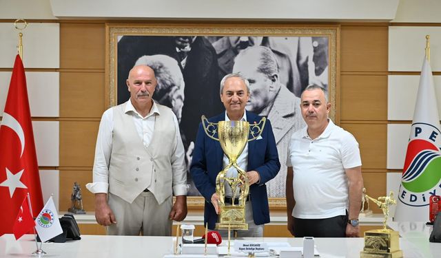 Başkan Kocagöz, kick boks sporcularını ağırladı
