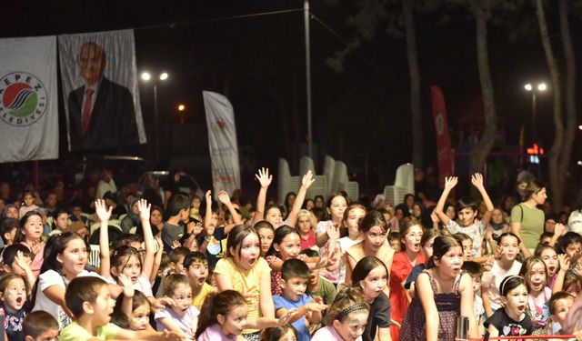 Kirişçiler Mahallesi 'Sahne Kepez'le şenlendi