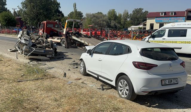 Otomobiller çarpıştı: 3 yaralı