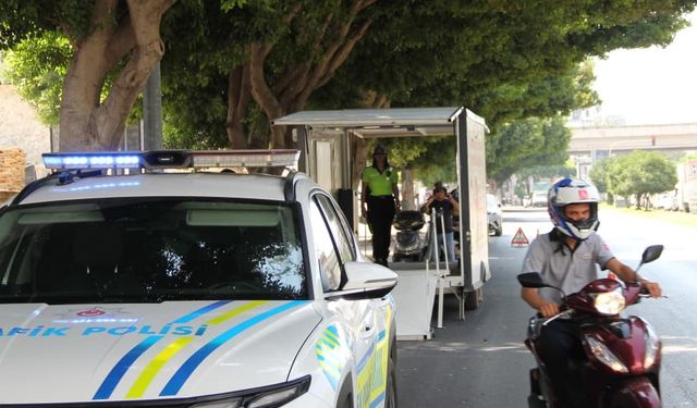 Trafik mobil karavanda 2 saatte 64 kişiye bilgilendirme