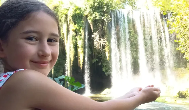 Antalya Düden Şelalesi ziyaretçilerin gözdesi