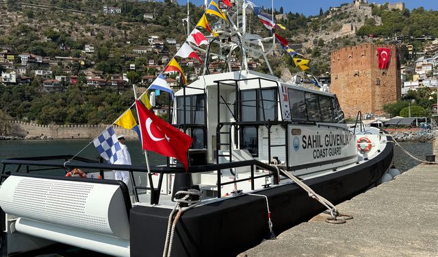 Alanya'da Zafer Bayramı'nda TCSG-915 botu ziyarete açıldı