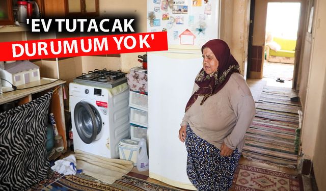 Yıkılacak binada bir başına kaldı