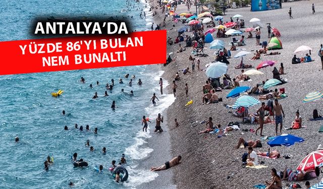Antalya'da sıcaktan bunalanlar denizde serinledi
