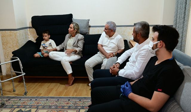 Hastalığına teşhis konulamayan Mert'in yürüyebilmesi için tedaviye başlandı